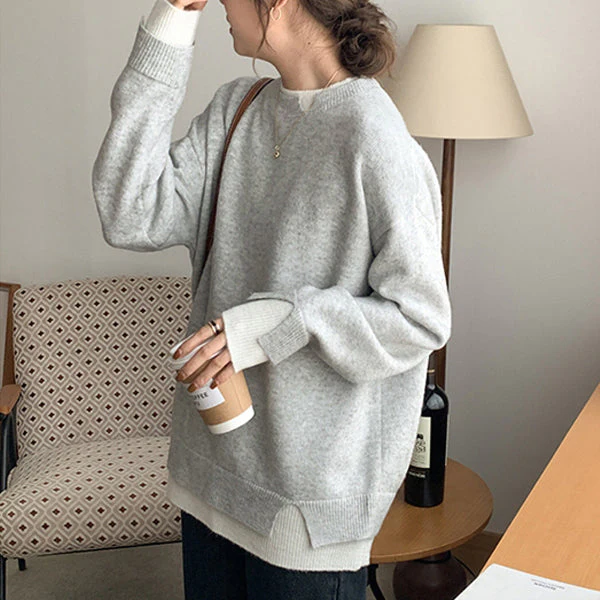 Pull gris et blanc à manches longues et coupe oversize